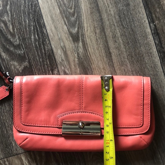 Coach coral wristlet - Picture 7 of 8